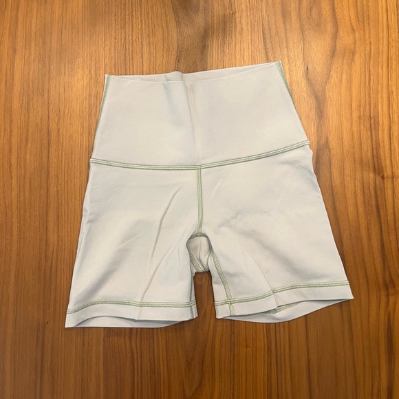 Aritzia TNA Butter Cheeky High-rise 5” Short - Picture 3 of 6